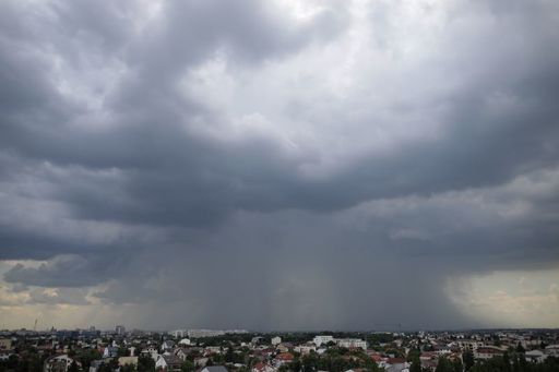 Cod galben de vânt puternic în cinci judeţe, până la prânz / Rafalele vor depăşi 60 de kilometri în zonele joase, iar la munte vor ajunge la 90 de kilometri la oră