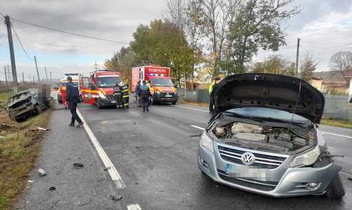 UPDATE - Plan Roşu de Intervenţie în judeţul Bistriţa-Năsăud, după un accident rutier în care au fost implicate două vehicule / Şapte victime, între care trei copii, găsite la faţa locului / Şase persoane, la spital 