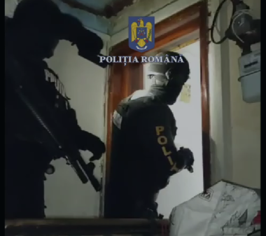 Bărbat suspectat că a incendiat două maşini în Sectorul 2 al Capitalei, reţinut

