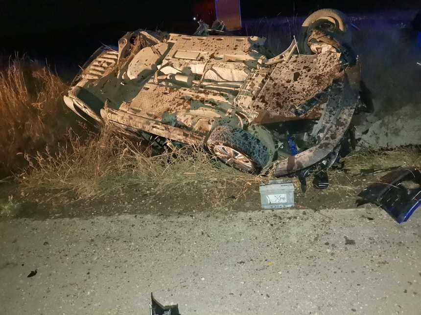 Botoşani: Patru tineri, transportaţi la spital după ce maşina în care se aflau s-a răsturnat