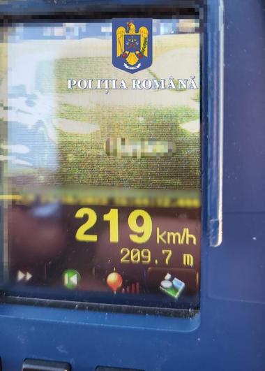 Tânăr de 20 de ani, prins când circula cu 219 kilometri la oră pe A 3 / Aproape 400 de sancţiuni în judeţul Ilfov

