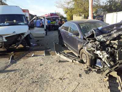 Trei persoane, rănite într-un accident în Giurgiu / Şoferul unei autoutilitare a fost încarcerat