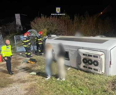 UPDATE - Microbuz cu 13 persoane, implicat în accident rutier în judeţul Dâmboviţa / 8 persoane au fost tansportate la Spitalul Judeţean Argeş / Traficul rutier a fost reluat, valorile de trafic fiind ridicate 
