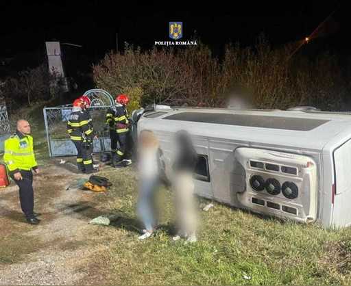 UPDATE - Microbuz cu 13 persoane, implicat în accident rutier în judeţul Dâmboviţa / 8 persoane au fost tansportate la Spitalul Judeţean Argeş / Traficul rutier a fost reluat, valorile de trafic fiind ridicate 