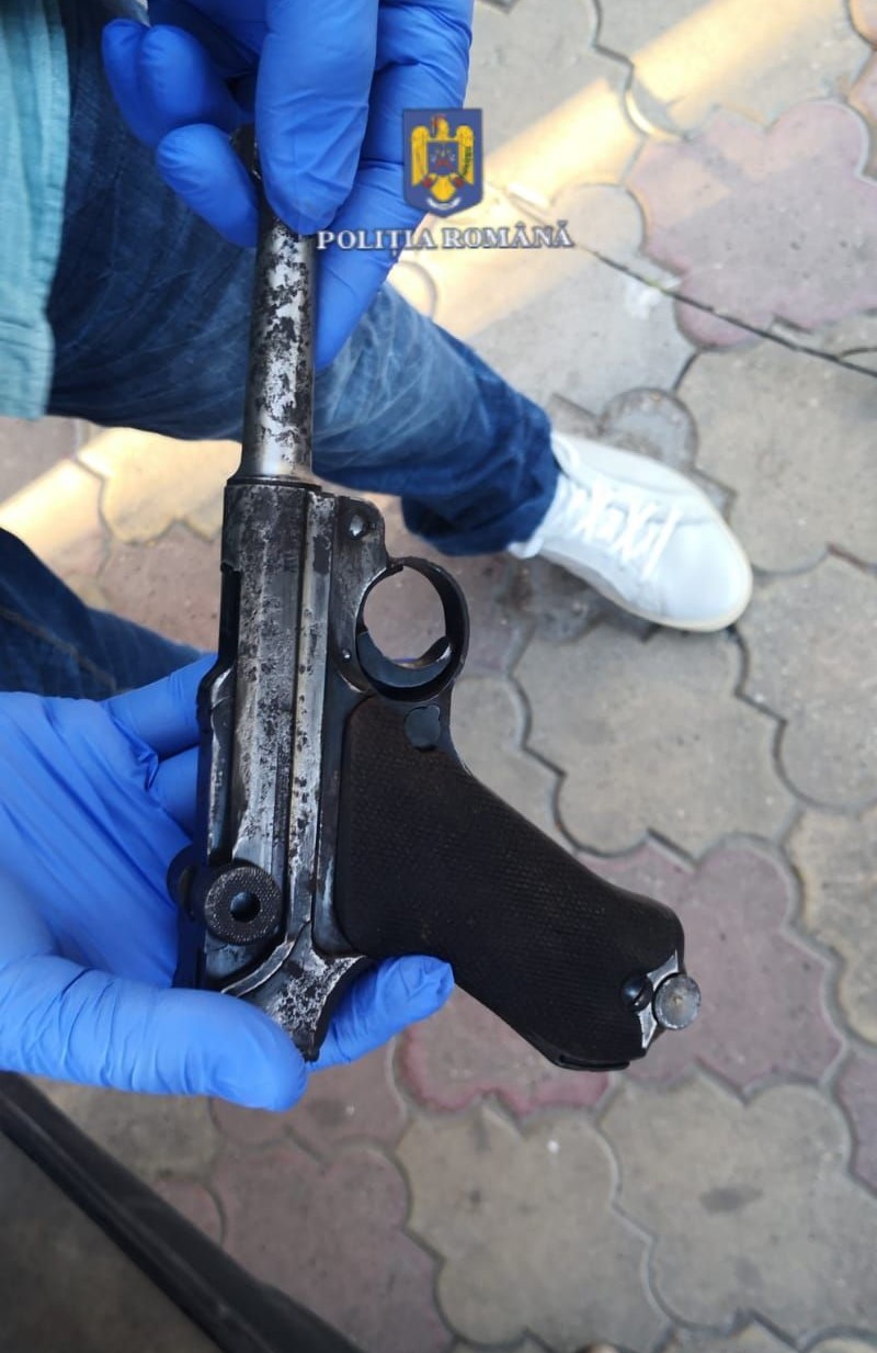 Ilfov: Bărbat prins în flagrant cu o armă de foc letală pe care încerca să o vândă


