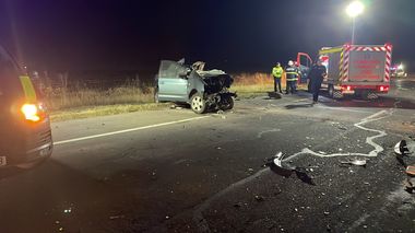 Un bărbat de 42 de ani a murit într-un accident rutier pe DN 2 / Un TIR şi o maşină s-au ciocnit frontal