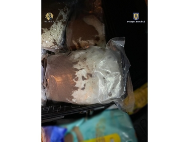 Poliţia Română: Doi bărbaţi din judeţul Galaţi, prinşi după ce ar fi expediat, din Olanda, un colet conţinând droguri de mare risc 