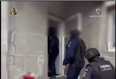 DIICOT: Cinci persoane, cercetate pentru trafic de droguri de risc şi mare risc / Comercializau drogurile cu sume între 25 şi 500 de lei, inclusiv elevilor de liceu, în judeţul Argeş - VIDEO 