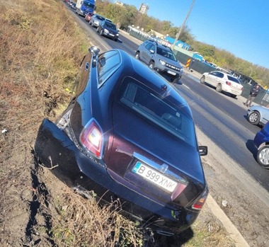 Gigi Becali s-a prezentat la spital după accidentul de la Dobroeşti/ Poliţiştii continuă cercetările pentru a stabili dacă în eveniment au fost implicate şi alte persoane