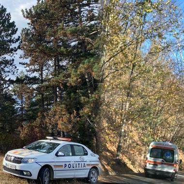 Vrancea: Bătrân dat dispărut după ce plecase de acasă, găsit de poliţişti într-o râpă, rănit şi în şoc hipotermic
