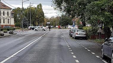UPDATE - Arad: O femeie a cerut intervenţia pirotehniştilor anunţând că pe unul dintre autoturismele sale s-ar afla un dispozitiv străin/ A fost constituită o zonă de siguranţă/ Femeia, o fostă judecătoare/ Nu a fost găsit niciun dispozitiv suspect - FOTO
