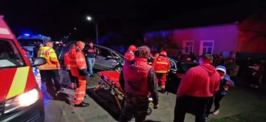Timiş: Patru copii şi doi adulţi, implicaţi într-un accident rutier