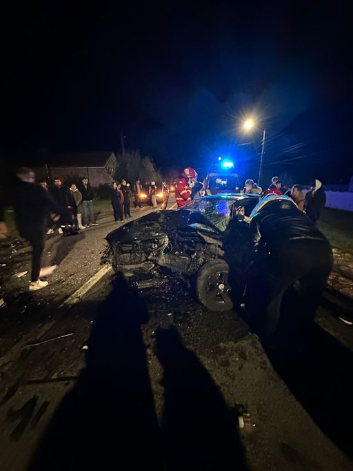 Dolj: Şase persoane au fost rănite, după ce două maşini s-au ciocnit 