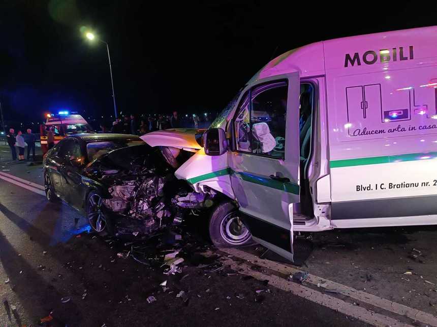 UPDATE - Constanţa: Accident cu trei autovehicule pe podul din Medgidia / Şapte persoane, transportate la spital 
