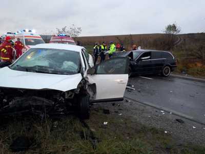 Trei persoane, rănite într-un accident rutier produs în judeţul Bistriţa-Năsăud / Unul dintre şoferi avea o alcoolemie de de 0,54 mg/l alcool pur în aerul expirat