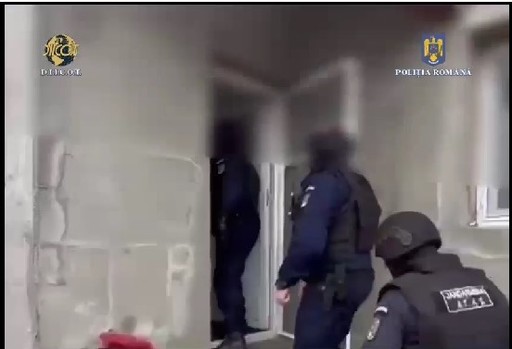 Dâmboviţa: Copil de 10 ani, lipsit de libertate, ameninţat şi agresat sexual de trei băieţi de 13 şi 14 ani / Momentele au fost filmate / Unul dintre agresori, arestat preventiv, altul plasat sub control judiciar / Cel de 13 ani nu răspunde penal