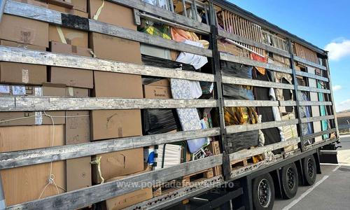 Bihor: Peste 60 de tone deşeuri din Germania, Elveţia şi Belgia oprite la intrarea în ţară/ TIR-urile erau încărcare cu mobilă second-hand, haine şi obiecte metalice