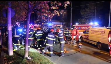 Două maşini în care se aflau şapte persoane s-au ciocnit în Sectorul 3 / Cinci victime au fost descarcerate - VIDEO