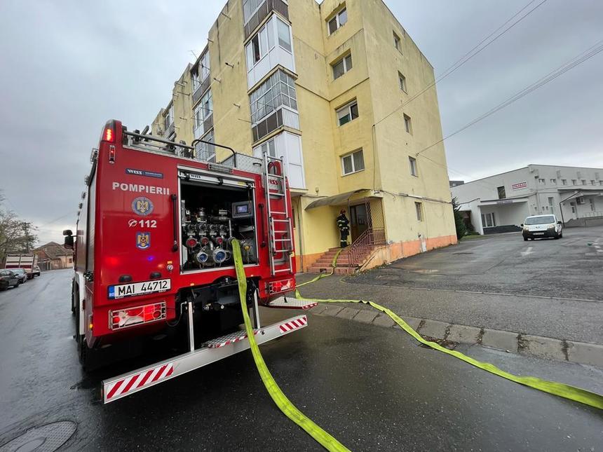 Explozie într-un imobil din Sibiu / O femeie de 86 de ani a suferit arsuri