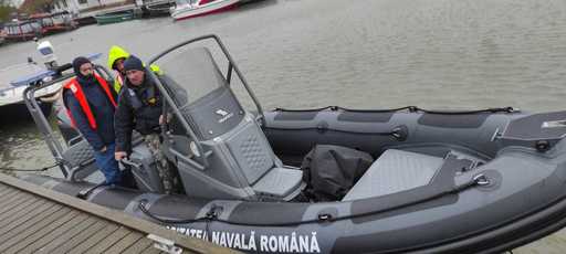 Misiune de salvare după ce doi turişti, aflaţi într-o ambarcaţiune, au fost surprinşi de furtună în Delta Dunării / Vântul sufla cu 90 km/h / Ei au fost găsiţi teferi, după o oră de căutări în condiţii meteo dificile 
