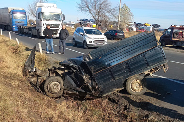 UPDATE - Accident pe DN 2, la ieşirea din Râmnicu Sărat către Focşani / Trei persoane au fost rănite, două fiind transportate la spital