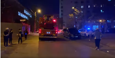 Incendiu la Şcoala 54 din Bucureşti, unde au loc lucrări / Elevii au fost evacuaţi / Senzorii de fum erau dezactivaţi / Viceprimar: Nicio firmă "declarată câştigătoare" a lucrărilor din Sectorul 3 nu respectă normele minime de siguranţă - VIDEO

