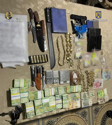 Pecheziţii în municipiul Bucureşti şi în judeţele Călăraşi, Ilfov şi Giurgiu, într-un dosar de de trafic de persoane, proxenetism şi camătă / Mai multe persoane ar fi forţat victimele să practice prostituţia, prin ameninţare fizică şi psihică