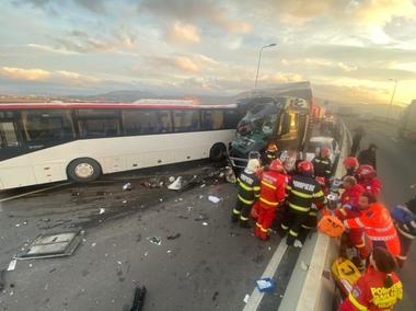 Două persoane, rănite într-un accident produs pe centura municipiului Braşov/ Traficul este blocat - FOTO