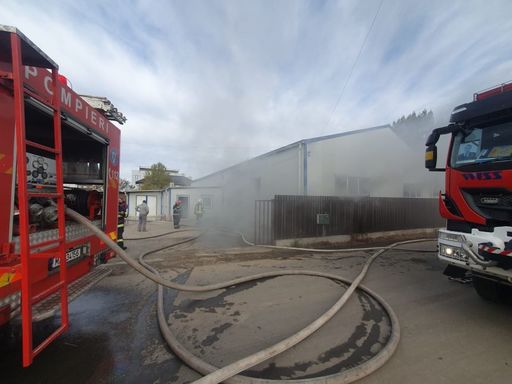 UPDATE - Incendiu în apropierea Capitalei - FOTO