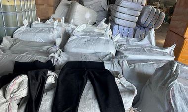 Constanţa: Mărfuri nedeclarate, în valoare de 500.000 de lei, găsite într-un container sosit din China - FOTO
