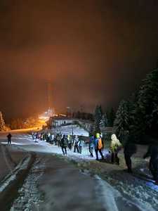 Cincizeci de turişti care au urcat în Parâng, într-o excursie, recuperaţi de salvatorii montani după ce nu au mai putut înainta din cauza condiţiilor meteo - VIDEO
