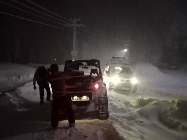 Traseele montane din Masivul Bucegi, închise din cauza viscolului. La altitudini mari vizibilitatea este aproape de zero - VIDEO
