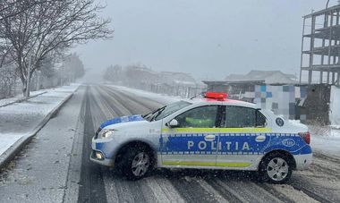 Situaţia traficului la ora 18.00 - 32 de tronsoane de drum naţional închise din cauza condiţiilor meteorologice nefavorabile / Toate porturile sunt închise / 29 trenuri au fost anulate, pe raza judeţelor Constanţa şi Tulcea
