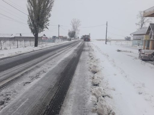 Galaţi - Două drumuri naţionale blocate, iar 35 de localităţi sunt parţial nealimentate cu energie electrică