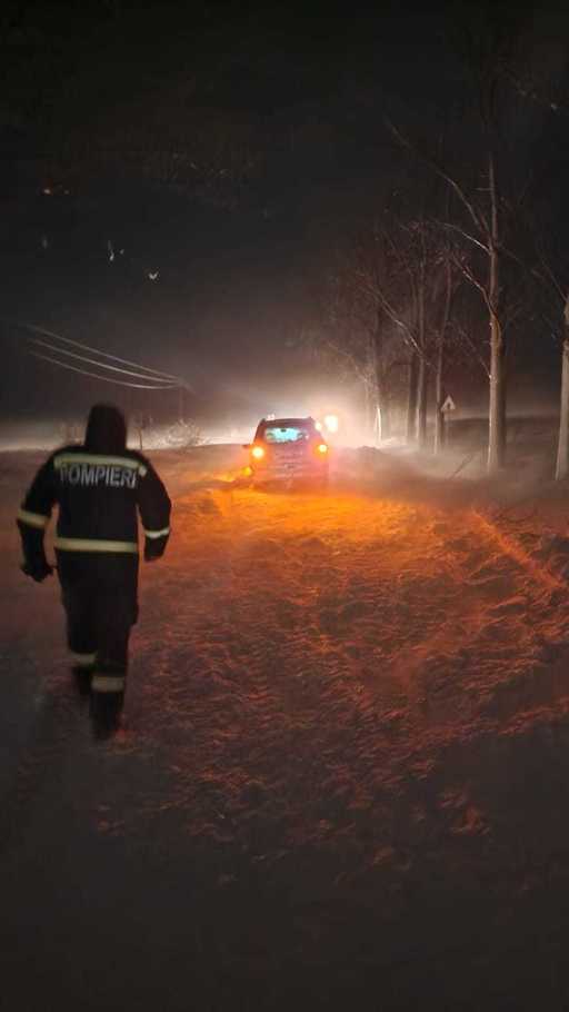 ISU Tulcea: Nu mai sunt maşini sau persoane blocate în zăpadă / 44 de localităţi nu au energie electrică