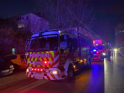 Incendiu într-un apartament dintr-un bloc din Iaşi / O femeie de 80 de ani este resuscitată / 12 persoane s-au autoevacuat

