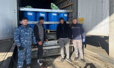 Doi palestinieni au încercat să intre în ţară ascunşi într-un camion încărcat cu pastă de tomate, condus de un ucrainean / Migranţii doreau să ajungă în Germania - FOTO

