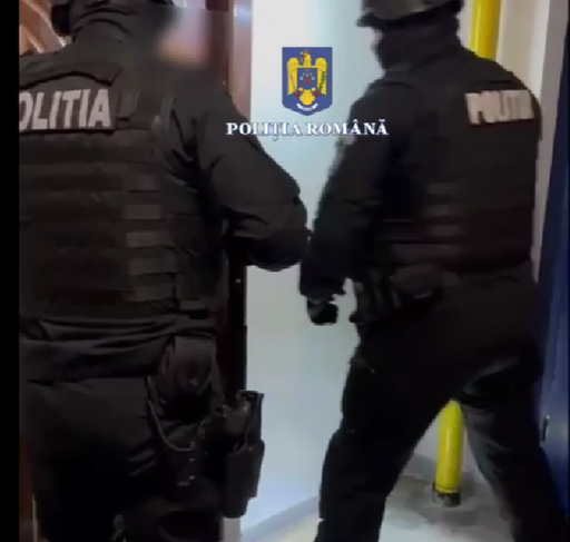 UPDATE - Vârstnici lipsiţi de libertate - Principalul suspect, de 46 de ani, s-a căsătorit cu o femeie de 73 de ani / Două dintre casele luate de la bătrâni fuseseră deja vândute / Sunt şase victime şi 8 suspecţi / Căsătorii de convenienţă

