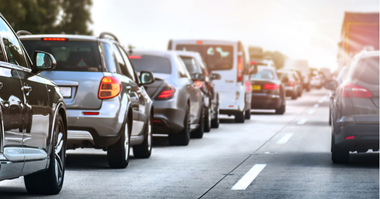 Creşterea nivelului dificultăţii examenului auto, înăsprirea sancţiunilor sau un sistem de camere video, inclusiv în zonele urbane, care să fie însoţit de amenzi automate, măsuri propuse în Cartea Albă a Siguranţei Rutiere