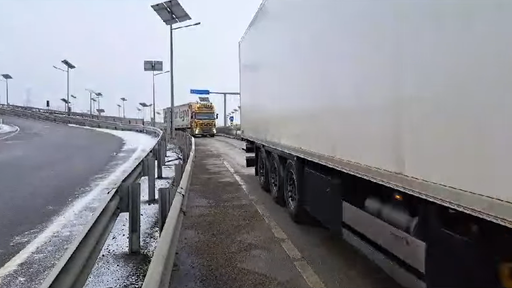 Centrul Infotrafic - Nu sunt autostrăzi sau drumuri naţionale cu circulaţia oprită  / Circulaţie în condiţii de iarnă în zonele de munte şi în judeţele din Moldova / Polei pe mai multe drumuri di Harghita, Maramureş şi Vrancea