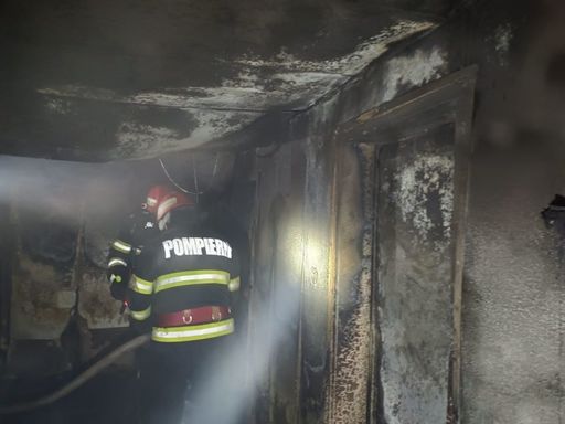 Tulcea: Incendiu la o navă care transporta cereale, ancorată în zona Mila 35 / Nu au fost persoane surprinse de flăcări / A ars o încăpere a navei, iar alte cinci au fost afectate / Focul a fost stins după două ore - FOTO
