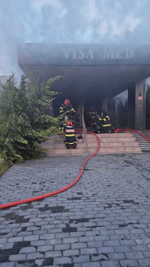 Incendiu la sauna unei clinici de recuperare din Mamaia / O persoană aflată în clădire a ieşit până la sosirea pompierilor / Aceasta a suferit un atac de panică, dar a refuzat transportul la spital