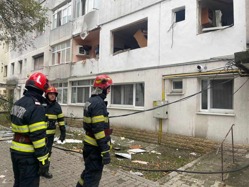 Trei răniţi, în urma unei explozii produse într-un apartament din municipiul Bacău
