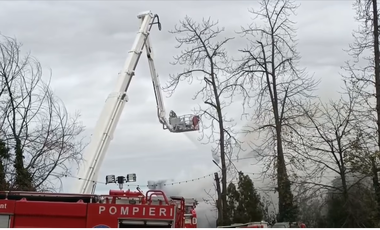 UPDATE - Incendiul de la Taverna Racilor din Snagov a fost stins / Acoperişul s-a prăbuşit parţial / Reacţia proprietarului / Restaurantul a fost amendat în mai pentru lipsa autorizaţiei de securitate la incendiu - VIDEO, FOTO