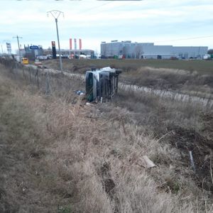 Doi copii, răniţi într-un accident produs sâmbătă pe autostrada Bucureşti-Piteşti - FOTO
