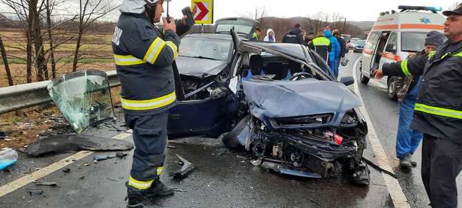 Hunedoara: Patru persoane, rănite în urma unui accident rutier produs pe DN 76/ A fost solicitat elicopterul SMURD