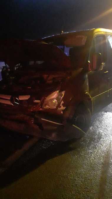 Cluj: Trei copii, răniţi într-un accident rutier / Un tânăr de 19 ani a vrut să întoarcă maşina peste marcajul continuu care separă sensurile de mers / Autoturismul, lovit de un alt vehicul

