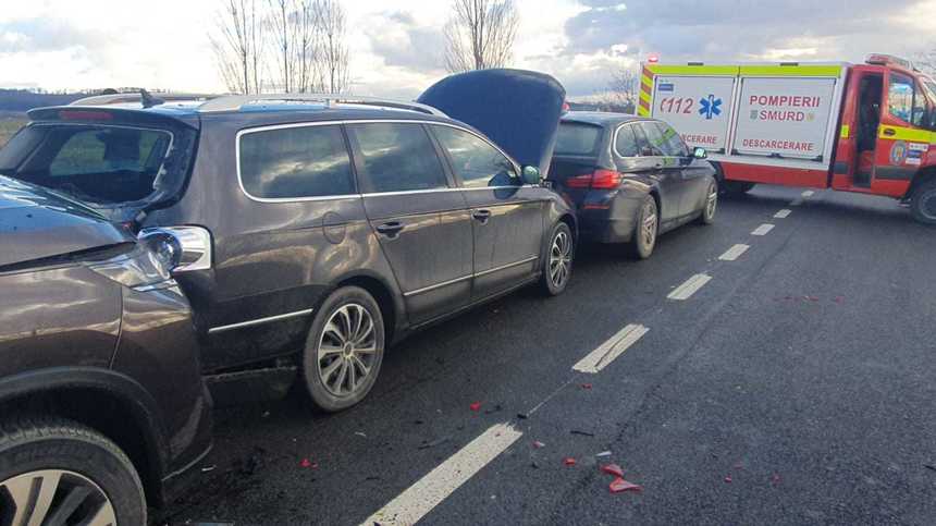 UPDATE - Accident în lanţ pe DN 2, în judeţul Suceava, cu trei autoturisme. Sunt implicate 10 persoane / Două victime au fost transportate la spital - VIDEO
