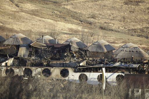 ISU Prahova, despre incendiul de la Ferma Dacilor: Primele echipaje au ajuns la 13 minute de la apelul la 112. Precizările, făcute în contextul în care una dintre victime a afirmat că salvatorii au ajuns după 40 de minute