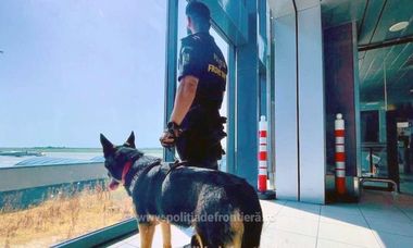 Poliţia de Frontieră - Un bărbat care a avut un comportament violent la bordul unei aeronave, condamnat definitiv la 2 ani şi 6 luni de închisoare cu executare